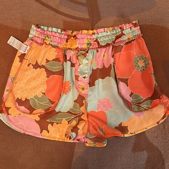 Final Price. NWT, Shiny Floral Track Shorts, L - Picture 5 of 12